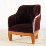 Fotel klubowy gondolowy tapicerowany 57 cm lite drewno art déco oryginał. Wyposażenie hotelu Rialto, Warszawa. Używane meble hotelowe, wyposażenie hotelu, wyprzedaż mebli hotelowych. meblerialto.pl