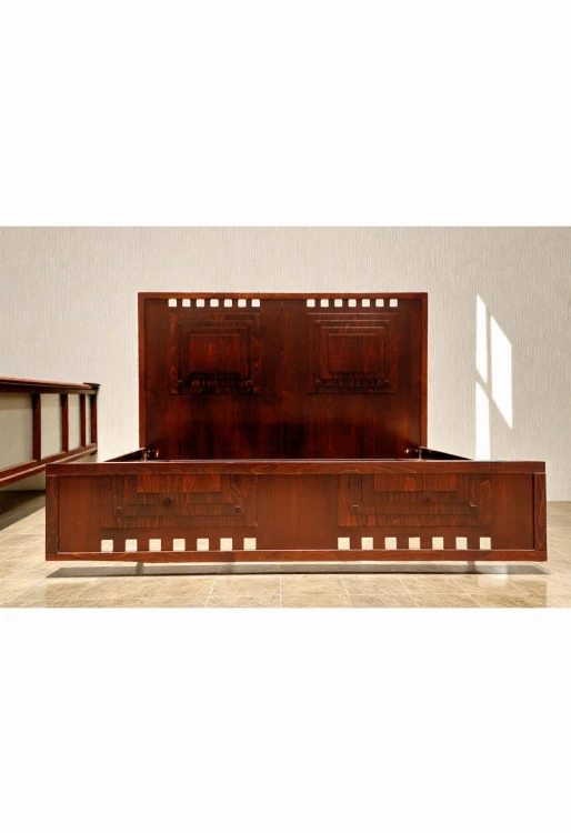 Łóżko ciemne MacKintosh 160cm. Używane łóżko hotelowe w stylu art deco. Wyposażenie hotelu Rialto w Warszawie. Wyprzedaż mebli hotelowych i antyków
