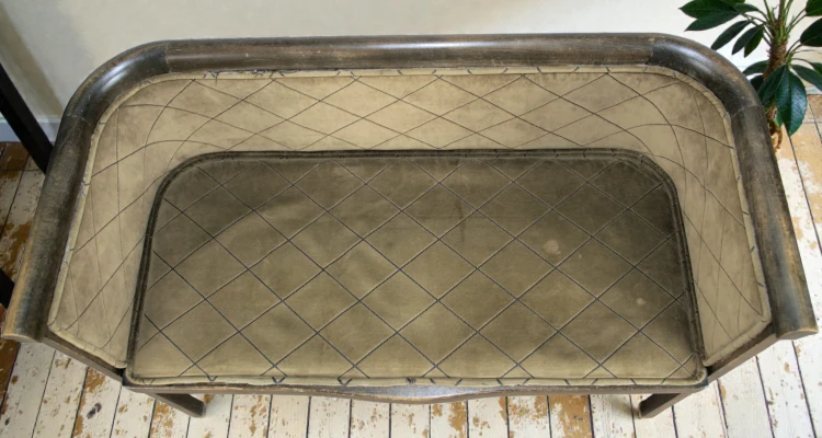 Sofa drewniana tapicerowana secesja wiedeńska. Wyposażenie hotelu Rialto w Warszawie. Wyprzedaż używanych mebli hotelowych i antyków. meblerialto.pl