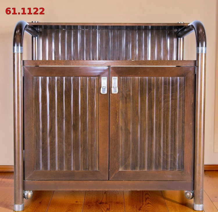 Konsola uniwersalna dwudrzwiowa typu "closet" 95 cm lite drewno minibar secesja wiedeńska. Wyposażenie hotelu Rialto, Warszawa. Używane meble hotelowe, wyposażenie hotelu, wyprzedaż mebli hotelowych. meblerialto.pl