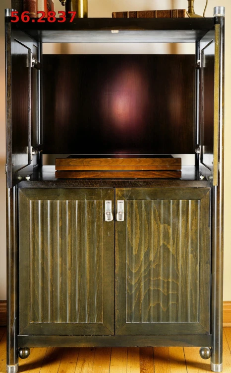 Szafa uniwersalna typu "closet". Wyposażenie hotelu Rialto, Warszawa. Używane meble hotelowe, wyposażenie hotelu, wyprzedaż mebli hotelowych. meblerialto.pl