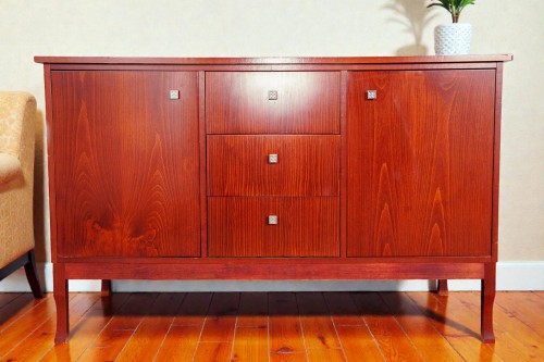 Komoda styl art déco z minibarem. Wyposażenie hotelu Rialto, Warszawa. Używane meble hotelowe, wyposażenie hotelu, wyprzedaż mebli hotelowych. meblerialto.pl