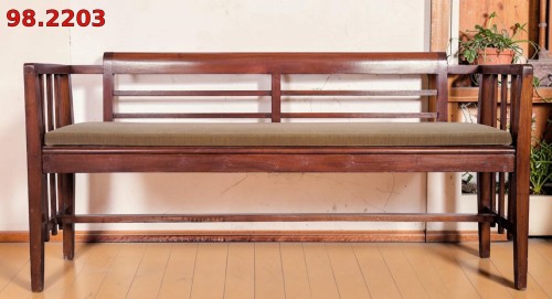 Ławka drewniana art déco oryginał.  Wyposażenie hotelu Rialto, Warszawa. Używane meble hotelowe, wyposażenie hotelu, wyprzedaż mebli hotelowych. meblerialto.pl