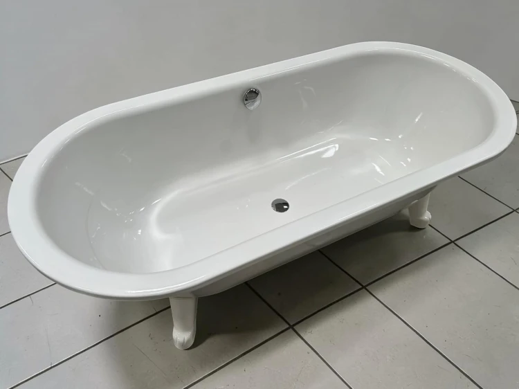 Wanna metalowa wolnostojąca. Wyposażenie hotelu Rialto. Używane meble hotelowe, wyposażenie hotelu, wyprzedaż mebli hotelowych. meblerialto.pl
