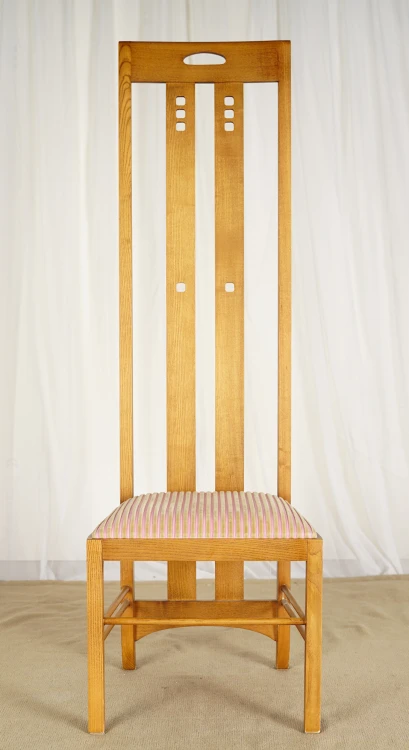 Krzesło tapicerowane Argyle art déco Ch.R. Mackintosh. Wyposażenie hotelu Rialto, Warszawa. Używane meble hotelowe, wyposażenie hotelu, wyprzedaż mebli hotelowych. meblerialto.pl