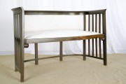 Sofa drewniana tapicerowana 2-osobowa 120 cm oryginał secesja wiedeńska M. Kammerer. Wyposażenie hotelu Rialto w Warszawie. Wyprzedaż używanych mebli hotelowych i antyków. meblerialto.pl