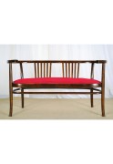 Sofa drewniana tapicerowana 2-osobowa 124 cm oryginał secesja wiedeńska / art déco. Wyposażenie hotelu Rialto w Warszawie. Wyprzedaż używanych mebli hotelowych i antyków. meblerialto.pl