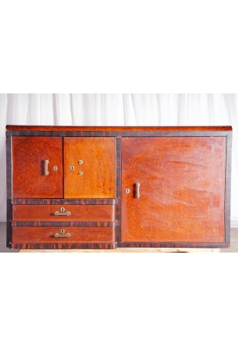 Szafka/komoda gabinetowa 134 cm art déco J. Habala lite drewno oryginał. Wyposażenie hotelu Rialto, Warszawa. Używane meble hotelowe, wyposażenie hotelu, wyprzedaż mebli hotelowych
