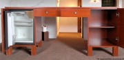 Biurko gabinetowe 174 cm belgijskie art déco lite drewno minibar. Wyposażenie hotelu Rialto, Warszawa. Używane meble hotelowe, wyposażenie hotelu, wyprzedaż mebli hotelowych. meblerialto.pl