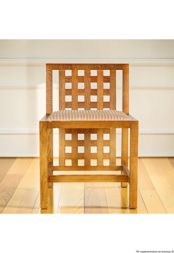 Krzesło drewniane tapicerowane art déco Ch.R. Mackintosh. Wyposażenie hotelu Rialto, Warszawa. Używane meble hotelowe, wyposażenie hotelu, wyprzedaż mebli hotelowych. meblerialto.pl