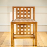 Krzesło drewniane tapicerowane art déco Ch.R. Mackintosh. Wyposażenie hotelu Rialto, Warszawa. Używane meble hotelowe, wyposażenie hotelu, wyprzedaż mebli hotelowych. meblerialto.pl