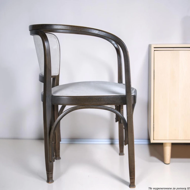 Fotel drewniany tapicerowany secesja wiedeńska/art déco oryginał. Wyposażenie hotelu Rialto. Używane meble hotelowe, wyposażenie hotelu, wyprzedaż mebli hotelowych. meblerialto.pl