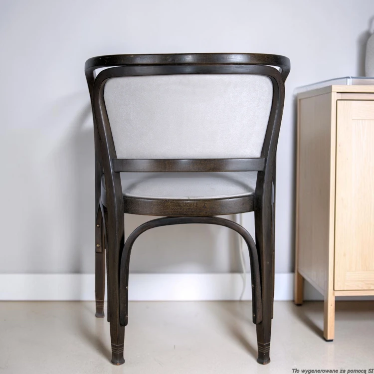 Fotel drewniany tapicerowany secesja wiedeńska/art déco oryginał. Wyposażenie hotelu Rialto. Używane meble hotelowe, wyposażenie hotelu, wyprzedaż mebli hotelowych. meblerialto.pl