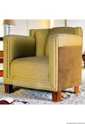 Fotel klubowy / gabinetowy drewniany 63 cm tapicerowany oryginał art déco. Wyposażenie hotelu Rialto w Warszawie. Wyprzedaż używanych mebli hotelowych: łóżka, fotele, biurka, antyki. meblerialto.pl