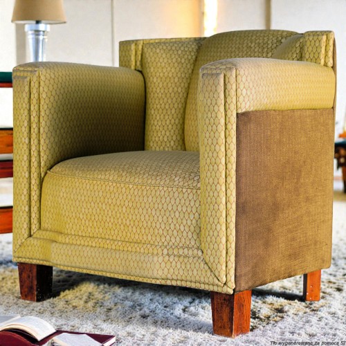 Fotel klubowy / gabinetowy drewniany 63 cm tapicerowany oryginał art déco. Wyposażenie hotelu Rialto w Warszawie. Wyprzedaż używanych mebli hotelowych: łóżka, fotele, biurka, antyki. meblerialto.pl