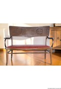 Sofa drewniana tapicerowana 2-osobowa 124 cm oryginał art déco Thonet-Mundus. Wyposażenie hotelu Rialto w Warszawie. Wyprzedaż używanych mebli hotelowych i antyków. meblerialto.pl