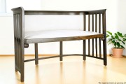 Sofa drewniana tapicerowana 2-osobowa 120 cm oryginał secesja wiedeńska M. Kammerer. Wyposażenie hotelu Rialto w Warszawie. Wyprzedaż używanych mebli hotelowych i antyków. meblerialto.pl