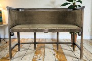 Sofa drewniana tapicerowana 2-osobowa 113 cm oryginał secesja wiedeńska A. Martin Okapi. Wyposażenie hotelu Rialto w Warszawie. Wyprzedaż używanych mebli hotelowych i antyków. meblerialto.pl