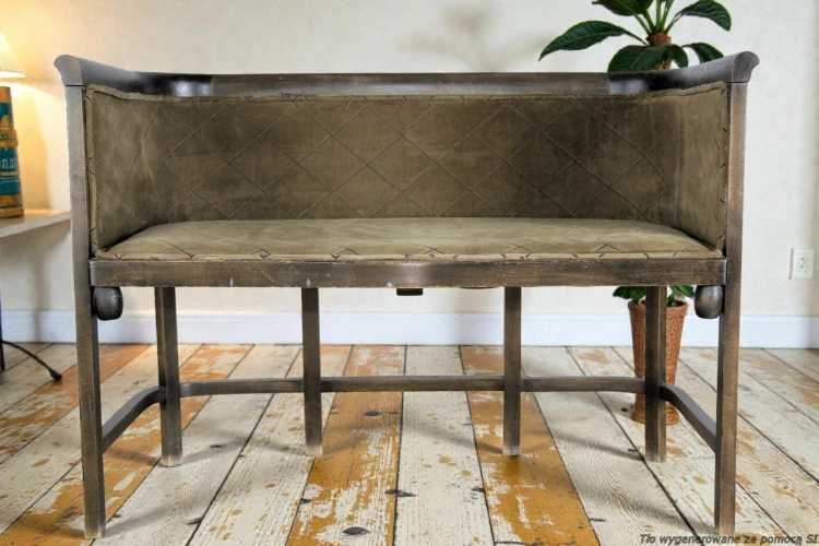 Sofa drewniana tapicerowana 2-osobowa 113 cm oryginał secesja wiedeńska A. Martin Okapi. Wyposażenie hotelu Rialto w Warszawie. Wyprzedaż używanych mebli hotelowych i antyków. meblerialto.pl