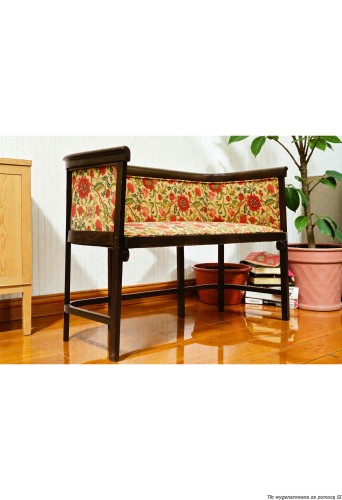 Sofa drewniana tapicerowana 2-osobowa 110 cm oryginał secesja wiedeńska J. Hoffmann Evenlode Liberty. Wyposażenie hotelu Rialto w Warszawie. Wyprzedaż używanych mebli hotelowych i antyków. meblerialto.pl