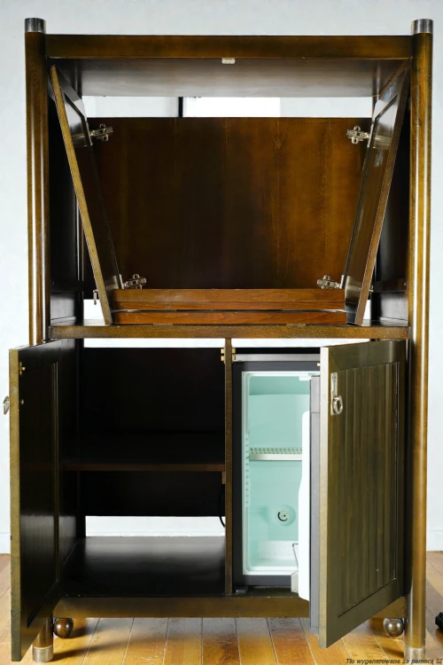 Szafa uniwersalna typu "closet" 4-drzwiowa 93 x 148,5 cm lite drewno fornirowane secesja wiedeńska. Wyposażenie hotelu Rialto, Warszawa. Używane meble hotelowe, wyposażenie hotelu, wyprzedaż mebli hotelowych. meblerialto.pl