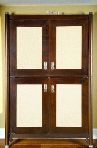 Szafa uniwersalna typu "closet" 4-drzwiowa 93 x 148,5 cm lite drewno fornirowane rafia secesja wiedeńska. Wyposażenie hotelu Rialto, Warszawa. Używane meble hotelowe, wyposażenie hotelu, wyprzedaż mebli hotelowych. meblerialto.pl