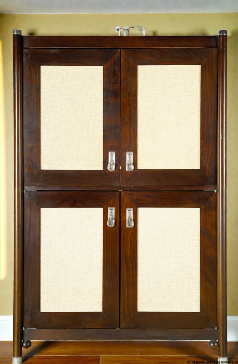 Szafa uniwersalna typu "closet" 4-drzwiowa 93 x 148,5 cm lite drewno fornirowane rafia secesja wiedeńska. Wyposażenie hotelu Rialto, Warszawa. Używane meble hotelowe, wyposażenie hotelu, wyprzedaż mebli hotelowych. meblerialto.pl