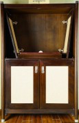 Szafa uniwersalna typu "closet" 4-drzwiowa 93 x 148,5 cm lite drewno fornirowane rafia secesja wiedeńska. Wyposażenie hotelu Rialto, Warszawa. Używane meble hotelowe, wyposażenie hotelu, wyprzedaż mebli hotelowych. meblerialto.pl